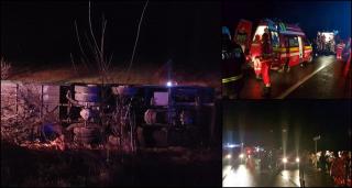 Accident cumplit la Tătărăşti. Un mort şi zeci de răniţi, după ce un autocar s-a răsturnat pe DN7. A fost activat Planul Roşu de intervenţie
