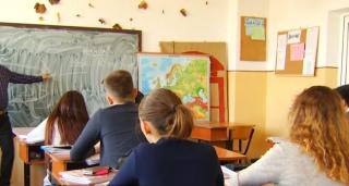 Panică la Liceul de Industrie Alimentară din Sibiu. Un elev a golit un spray lacrimogen în clasă