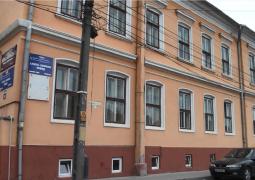 Elevul de la Liceul German din Sebeş, lovit de un cadru didactic, este fiul unor profesori. Băiatul ar fi contestat nota la istorie