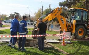 Muncitori din Galaţi, căzuţi într-un canal pentru ape uzate