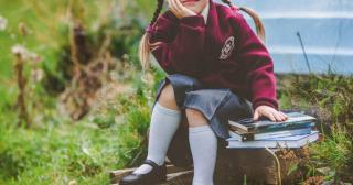 Un tânăr din Iaşi, prins în timp ce batjocorea o fetiţă de 6 ani! Monstrul a ademenit copila într-o casă părăsită