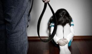 Copiii dintr-un centru de plasament din Ploieşti, bătuţi cu sălbăticie de cei plătiţi să îi îngrijească