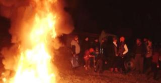 Tânăr cu handicap, biciuit, bajocorit şi aruncat în flăcări de mai mulţi săteni din Dragomireşti