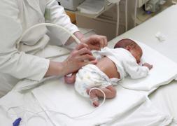 Bebeluș cu malformații