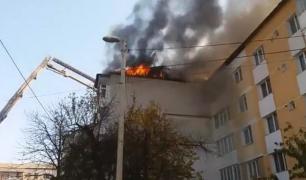 Explozie devastatoare într-un bloc din Piatra Neamţ. Mai multe persoane, surprinse în imobil