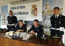 Şofer român agitat, la volanul unui BMW seria 3, oprit în Italia. Poliţiştii au rămas muţi când au deschis portbagajul (Video)