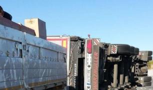 14 milioane de ţigări de contrabandă găsite întâmplător într-un TIR răsturnat la Coloneşti, în Olt