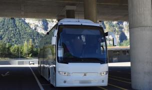 15 români, în pericol de moarte pe o autostradă din Elveţia. Autocarul în care călătoreau a fost sechestrat