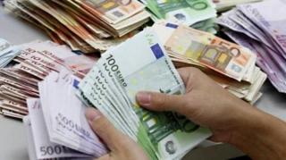 Curs valutar. Euro, în creştere, a atins cel mai mare nivel din ultimele două luni