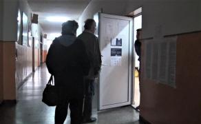 Preşedintele unei secţii de vot din Iaşi a venit la muncă beat. A deschis secția și ... a plecat