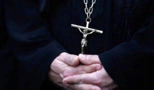 Un preot din Neamţ nu îi mai împărtăşeşte pe 'păcătoşii' care nu votează la referendum