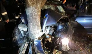 Accident şocant la Fărcaşele, în Olt. Un şofer de 20 de ani, cu permisul reţinut, a rămas încarcerat. Alţi doi tineri sunt răniţi grav