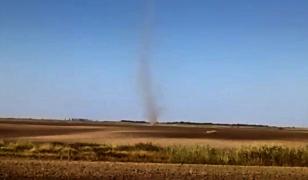 Tornadă uriaşă de praf, filmată în comuna Bărăganul