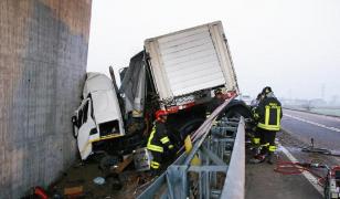 Pasarela din Italia de care s-a ciocnit şi a murit Adrian Dîrzu, strivit în cabina camionului, a mai luat o viaţă