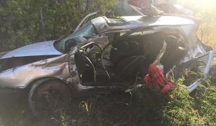 Maşină făcută praf de tren la Lugoj. Patru oameni au murit într-un accident îngrozitor (video)