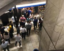 O femeie s-a aruncat în faţa metroului, în staţia Aurel Vlaicu