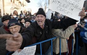 Pensionarii ies mâine în stradă, nemulţumiţi de noua lege a pensiilor