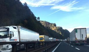 Şoferii români de TIR sunt arătaţi cu degetul în toată Europa: "Aşa nu se mai poate!"