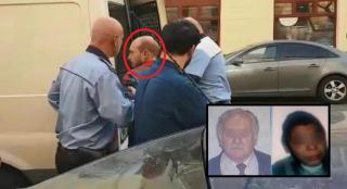 Tânărul a ucis un bătrân de 74 de ani şi pe fiul acestuia, imobilizat la pat