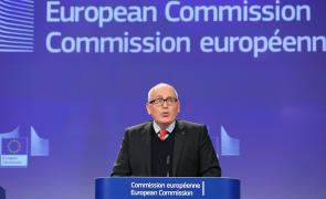 Frans Timmermans într-o conferinţă de presă, la Bruxelles