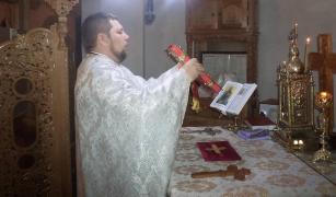 Marti seara, in jurul orei 20.00, doua femei care circulau pe marginea unui drum din Mitocu Dragomirnei au fost acrosate de un autoturism