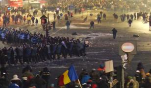 Ultrași din galeriile echipelor Rapid și Dinamo, condamnați pentru violențele din Piața Victoriei