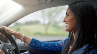 O româncă a semănat teroare pe o autostradă din Italia, după ce a luat-o pe contrasens. Oprită, șoferii au vrut s-o linșeze