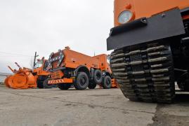 Peste 200 de utilaje de deszăpezire cu 500 tone de material antiderapant, scoase pe şosele