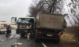 Cei doi pasageri din autoturism nu au păţit nimic