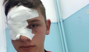 Elev din Căşeiu, lovit cu un scaun în cap pentru că nu se oprea din cântat