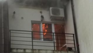 Două blocuri ard la Chiajna