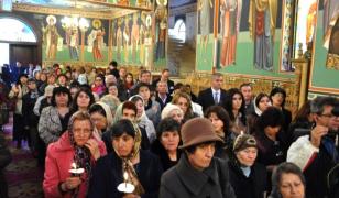 Femeie prinsă în flagrant în timp ce fura într-o biserică din Bucureşti