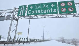 Circulaţie îngreunată pe autostrada A2 din cauza ninsorii şi a viscolului