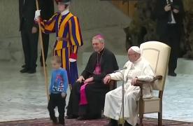 Un băiețel mut a făcut spectacol în timpul unui discurs al Papei Francisc, la Vatican: "Este liber" (Video)
