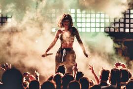 Inna în concert, pe scenă