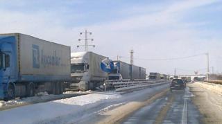 Peste 2.000 de TIR-uri și camioane în Vama Giurgiu! Transportatorii anunță cel mai mare blocaj, coada întinzându-se pe 40 km