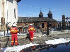 Biserică în flăcări la Buzău, în timpul slujbei de Sf. Andrei, enoriaşii evacuaţi
