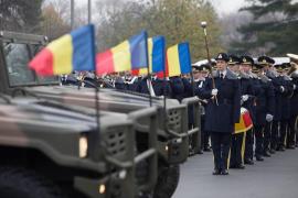 Soldaţi la parada militară de Ziua Naţională