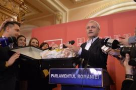 Liviu Dragnea a adus valize cu gogoşi şi dosare despre Iohannis