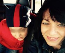 Femeia a fost găsită spânzurată între etajul 1 şi parter, în exteriorul imobilului