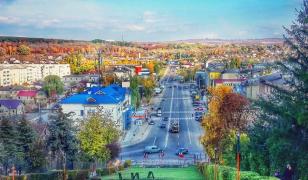 Primarul din Hînceşti a schimbat numele a două străzi în onoarea tatălui şi soacrei