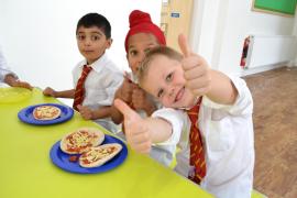 Alocaţie de hrană mărită pentru elevi în programul "Masă caldă în şcoli"