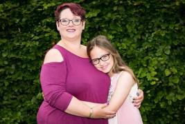 Sharon, alături de micuţa Charlotte, pe care mama ei a alăptat-o până la 9 ani