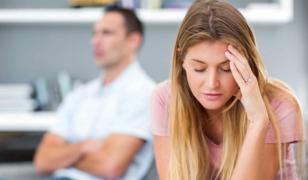 O tânără a sunat la Poliţie pentru că iubitul ei nu o asculta