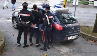 Român din Copertino expulzat din Italia după ce a sugrumat un polițist venit să îl ajute