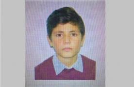 Copil orfan de tată dispărut fără urmă, după ce a plecat de la școală. Mama e disperată și cere ajutorul