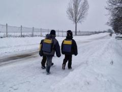 Se închid școli în Hunedoara. Cursurile vor suspendate luni, din cauza ninsorilor