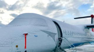 Aeroportul Sibiu, întârzieri de până la 70 de minute din cauza zăpezii