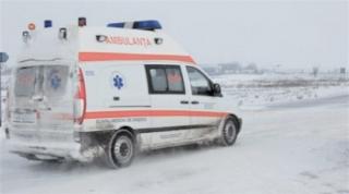 Șoferul nu a putut opri autobuzul la timp, din cauza drumului necurățat