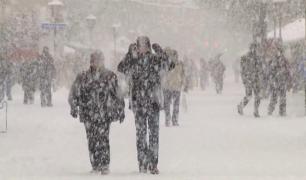 Ninsori, polei şi strat nou de zăpadă în aproape toată ţara. ANM a emis o nouă informare meteo